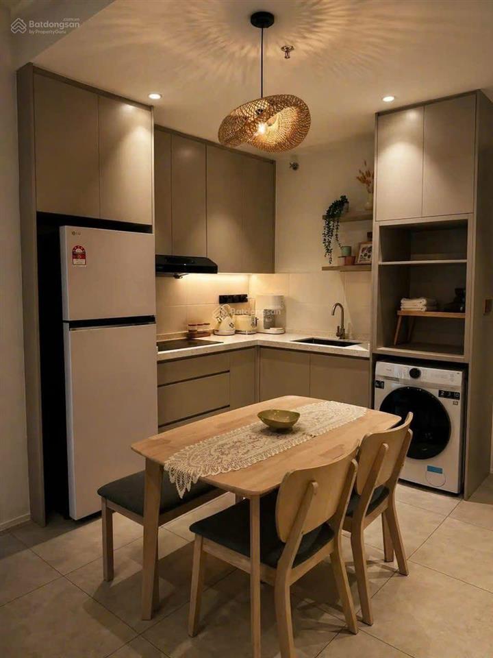 Chung cư lucky dt 82m 2pn 2 pvs full nội thất giá thuê chỉ có 14 triệu hot hot!!!!