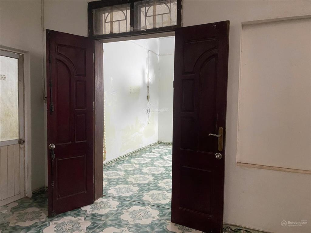 Cho thuê nhà đất 135m2 trên phố trần bình