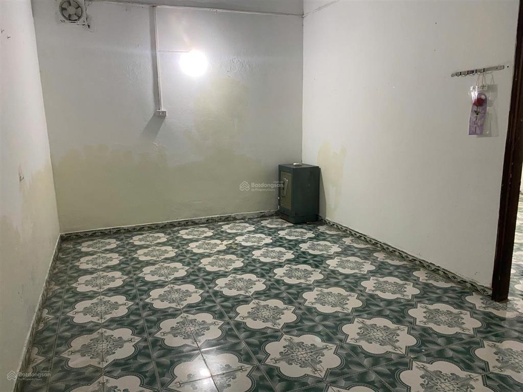 Cho thuê nhà đất 135m2 trên phố trần bình