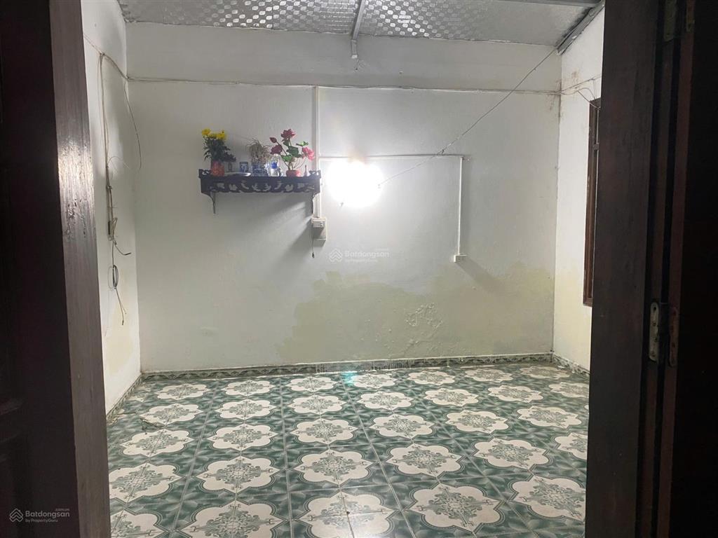 Cho thuê nhà đất 135m2 trên phố trần bình