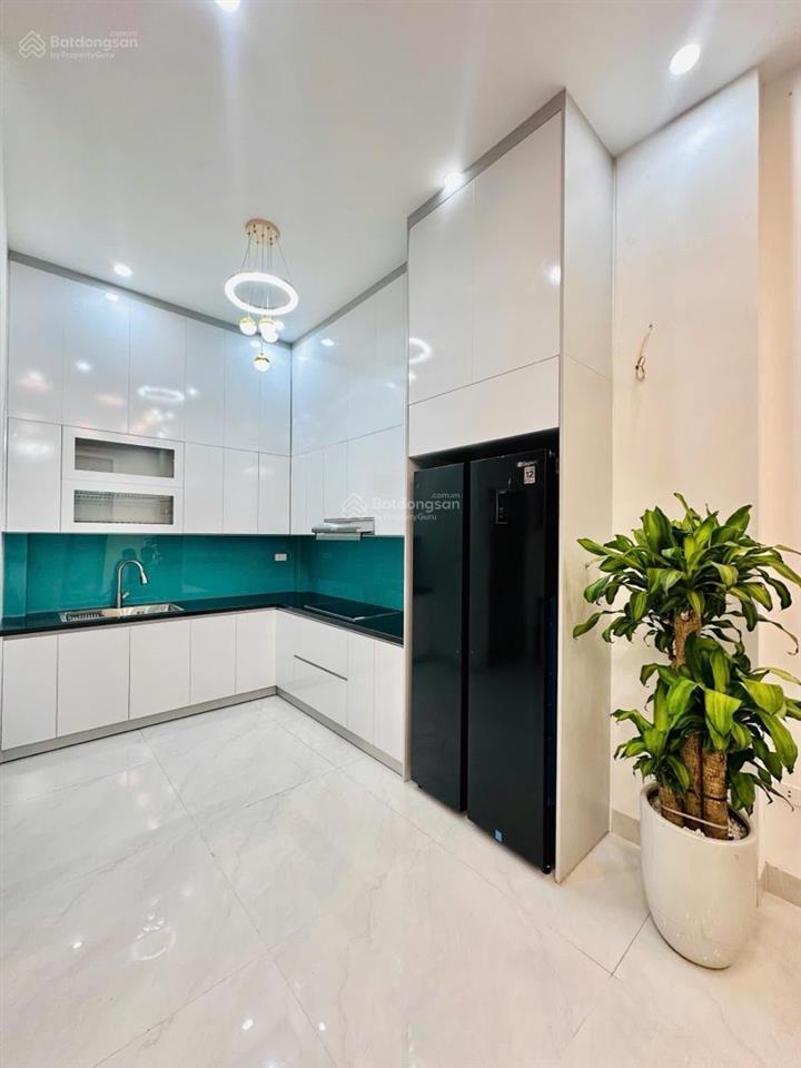 Nhà đẹp ở ngay đường cầu giấy 40/50m2 5t6pn, đường rộng thoáng thông khắp ngã vừa ở vừa cho thuê