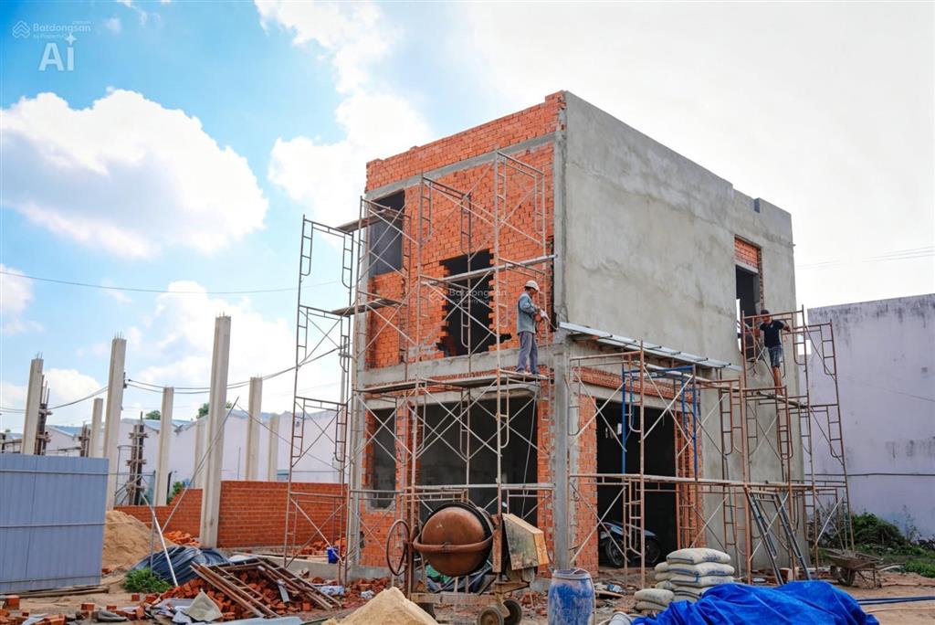 Mua đất tặng nhà mới xây dựng tại khu 5d nơi dân cư đông đúc đầu tư hay kinh doanh điều được
