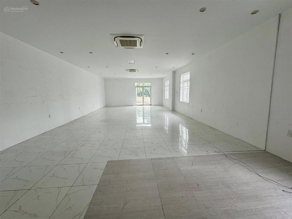 Bán nhà 2 mặt tiền ngay trung tâm hc dĩ an
