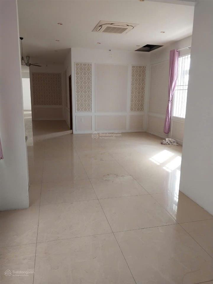 Bán nhà 2 mặt tiền ngay trung tâm hc dĩ an