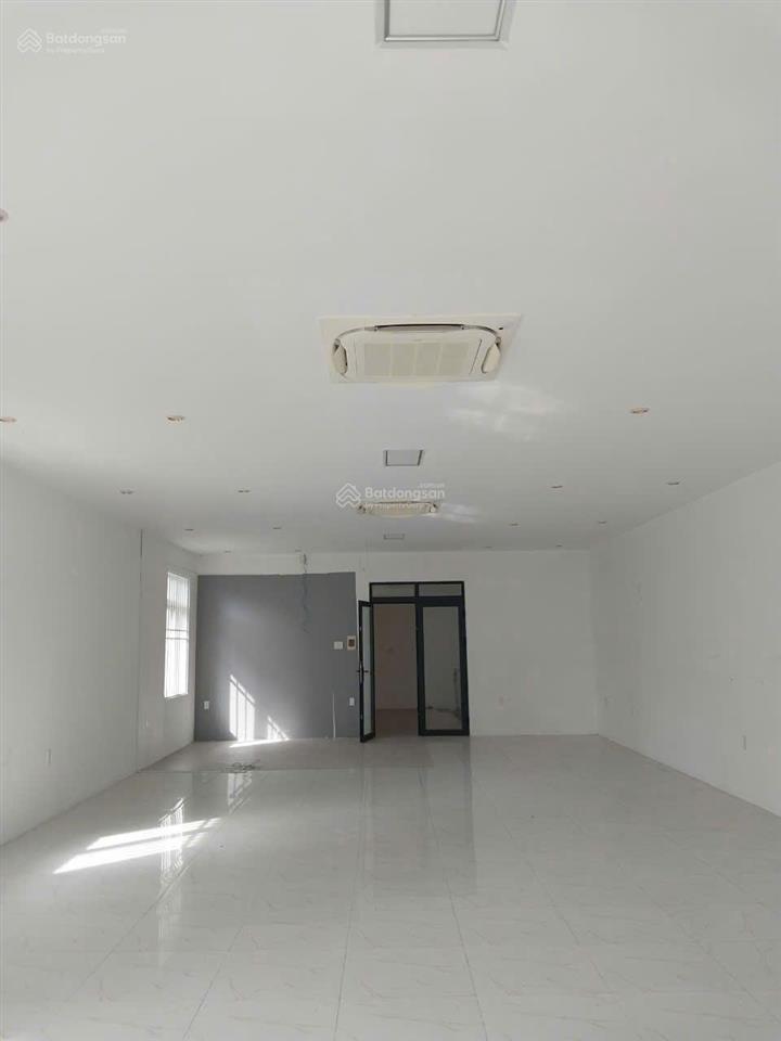 Bán nhà 2 mặt tiền ngay trung tâm hc dĩ an