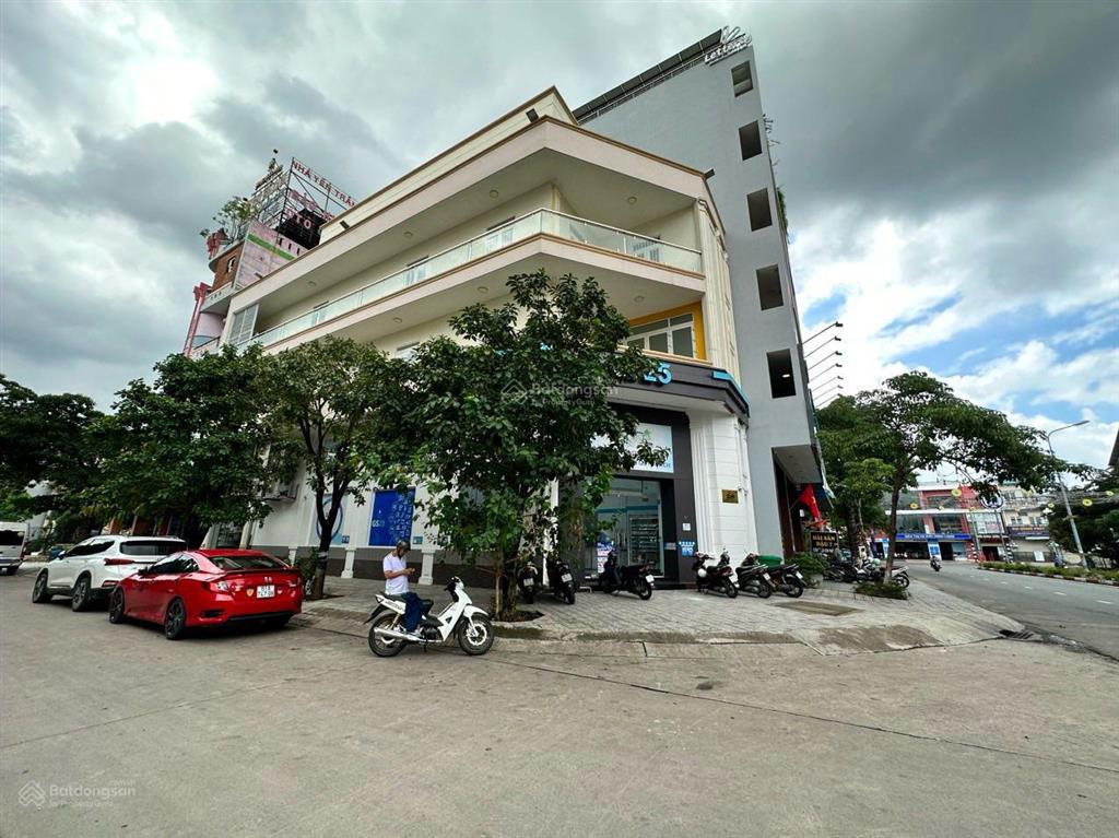 Bán nhà 2 mặt tiền ngay trung tâm hc dĩ an