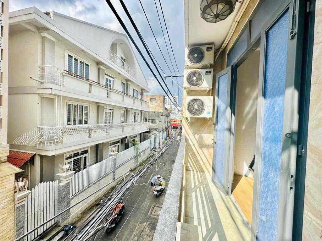 Ngay đường Trường Chính - view ban công cực thoáng - vị trí đẹp