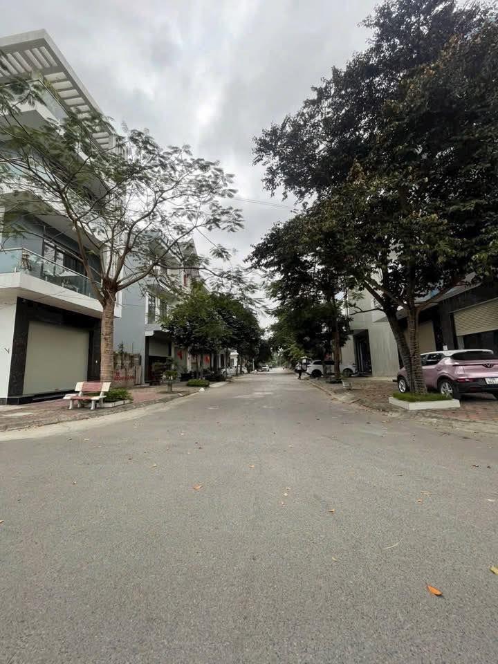 CẦN RA ĐI GẤP LÔ ĐẤT 100m2 RẺ NHẤT KĐT CỰU VIÊN