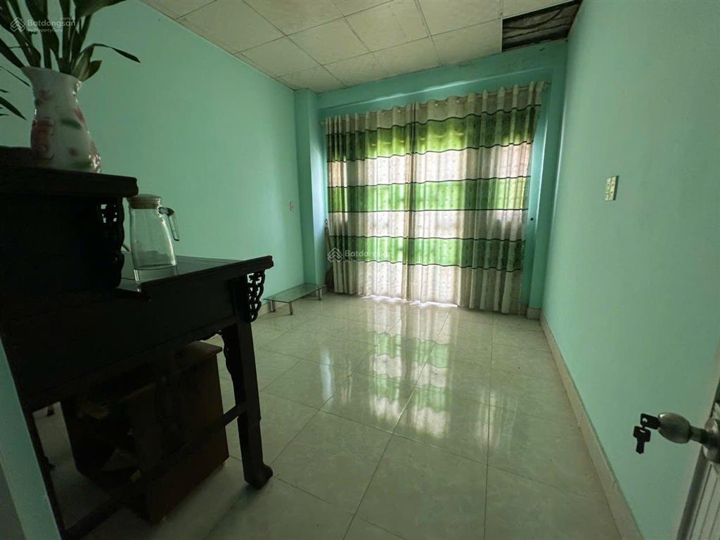 Kiếm vốn chơi wc, dt 38m2, 1t 1 lau, 2pn 2wc, shr