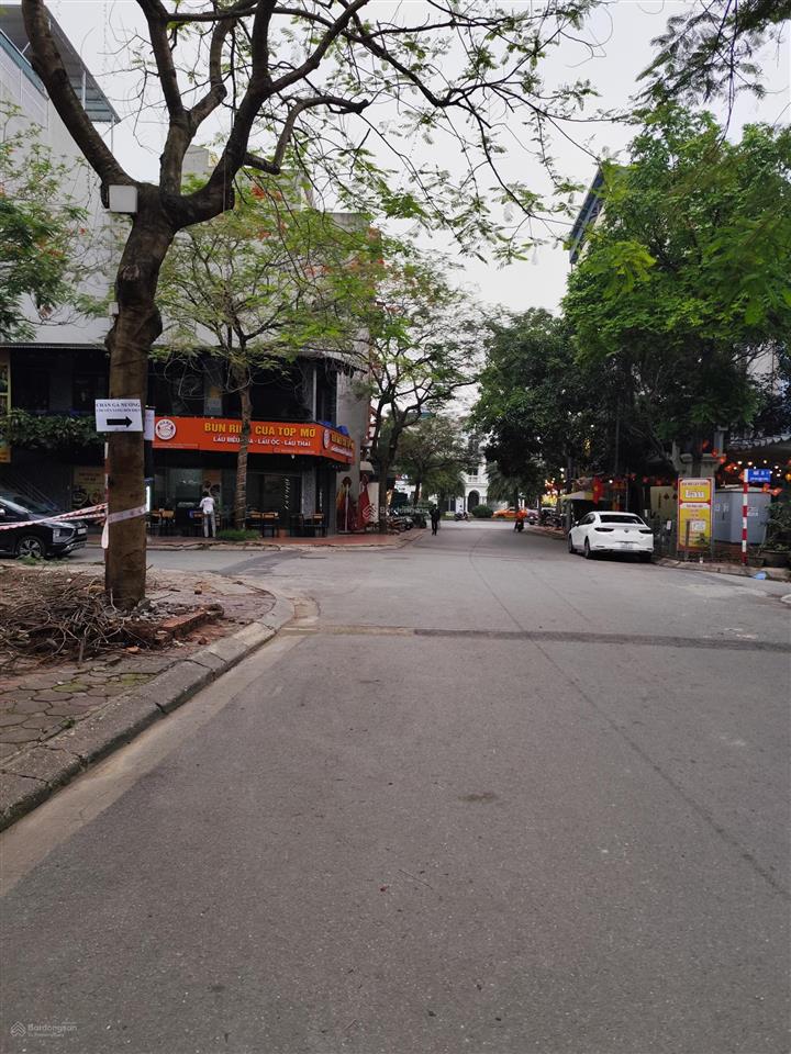 Bán nhà mặt phố việt hưng 75m² , mt 5,5m , nhà 5 tầng giá chào 28, tỷ vỉa hè ôtô tránh kinh doanh .