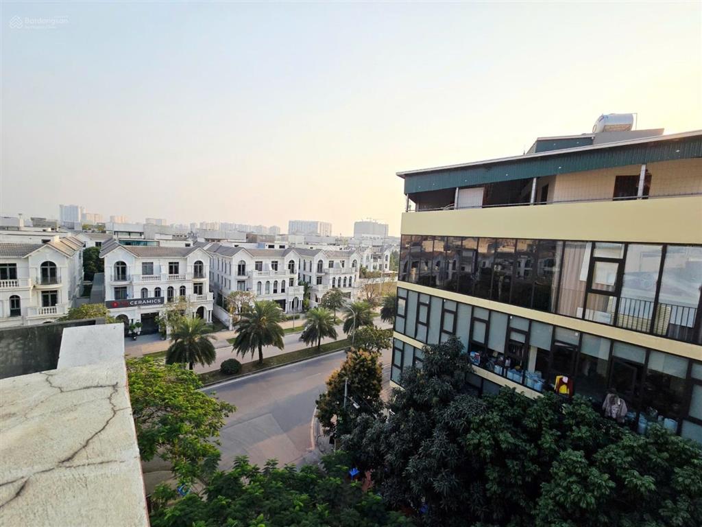 Bán nhà mặt phố việt hưng 75m² , mt 5,5m , nhà 5 tầng giá chào 28, tỷ vỉa hè ôtô tránh kinh doanh .