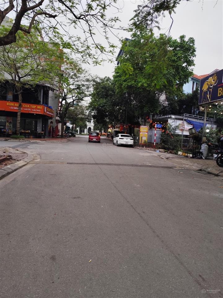 Bán nhà mặt phố việt hưng 75m² , mt 5,5m , nhà 5 tầng giá chào 28, tỷ vỉa hè ôtô tránh kinh doanh .