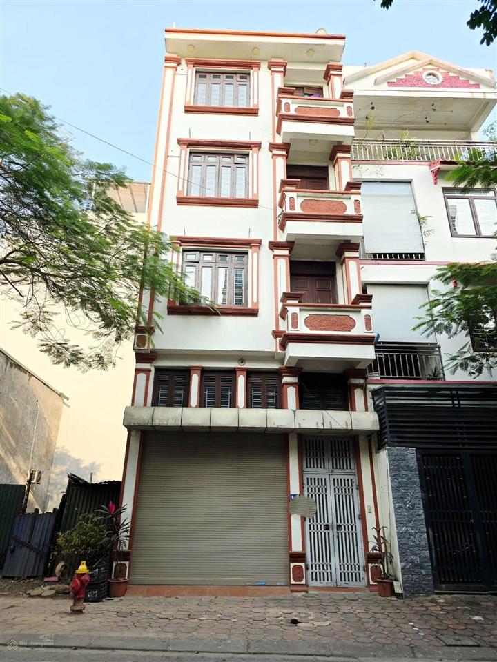 Bán nhà mặt phố việt hưng 75m² , mt 5,5m , nhà 5 tầng giá chào 28, tỷ vỉa hè ôtô tránh kinh doanh .