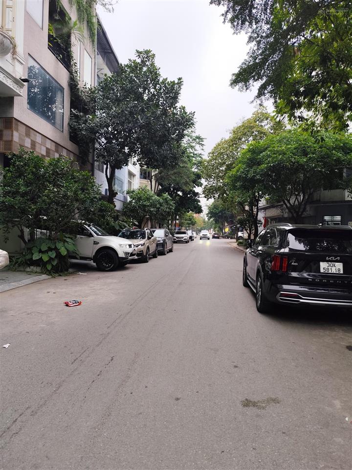 Bán nhà mặt phố việt hưng 75m² , mt 5,5m , nhà 5 tầng giá chào 28, tỷ vỉa hè ôtô tránh kinh doanh .