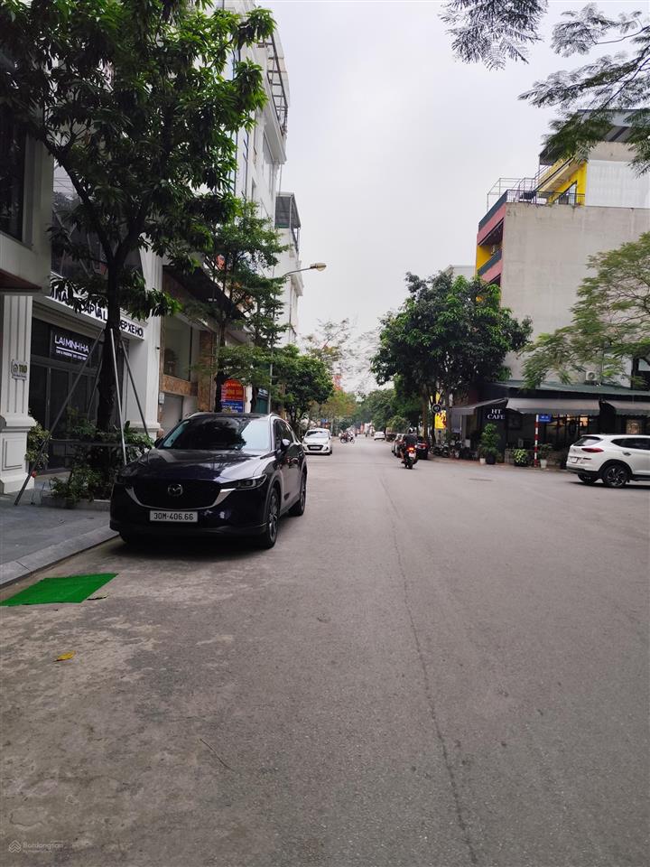 Bán nhà mặt phố việt hưng 75m² , mt 5,5m , nhà 5 tầng giá chào 28, tỷ vỉa hè ôtô tránh kinh doanh .