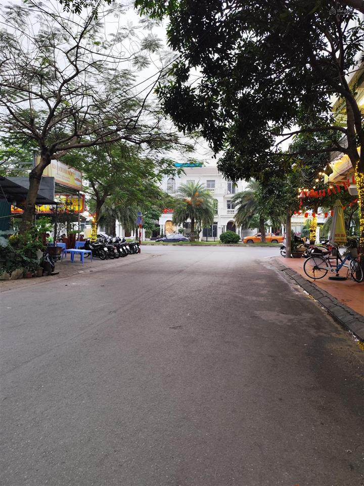 Bán nhà mặt phố việt hưng 75m² , mt 5,5m , nhà 5 tầng giá chào 28, tỷ vỉa hè ôtô tránh kinh doanh .