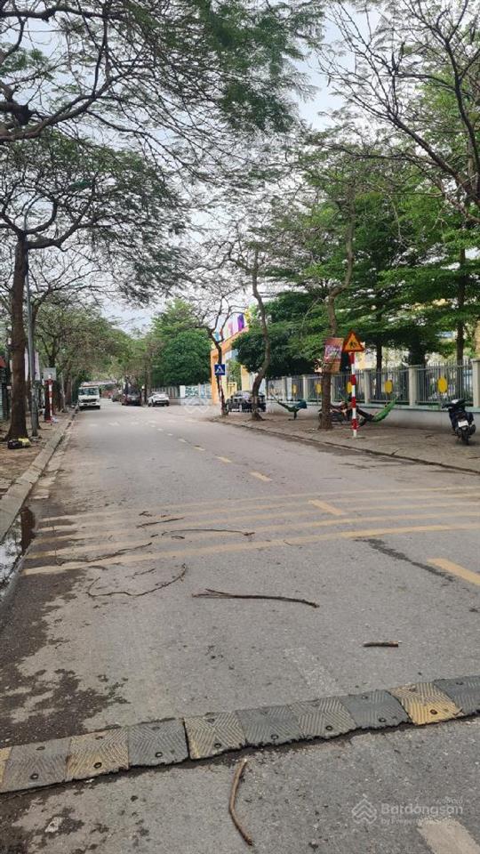 Bán đất cổ linh 105m² , mt 5,5m vỉa hè ôtô tránh kinh doanh gía chào 28,5 tỷ có tl .