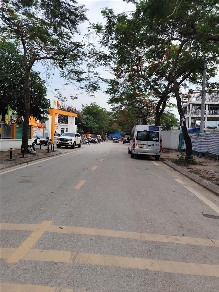 Bán đất cổ linh 105m² , mt 5,5m vỉa hè ôtô tránh kinh doanh gía chào 28,5 tỷ có tl .