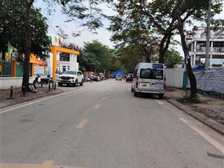 Bán đất cổ linh 105m² , mt 5,5m vỉa hè ôtô tránh kinh doanh gía chào 28,5 tỷ có tl .