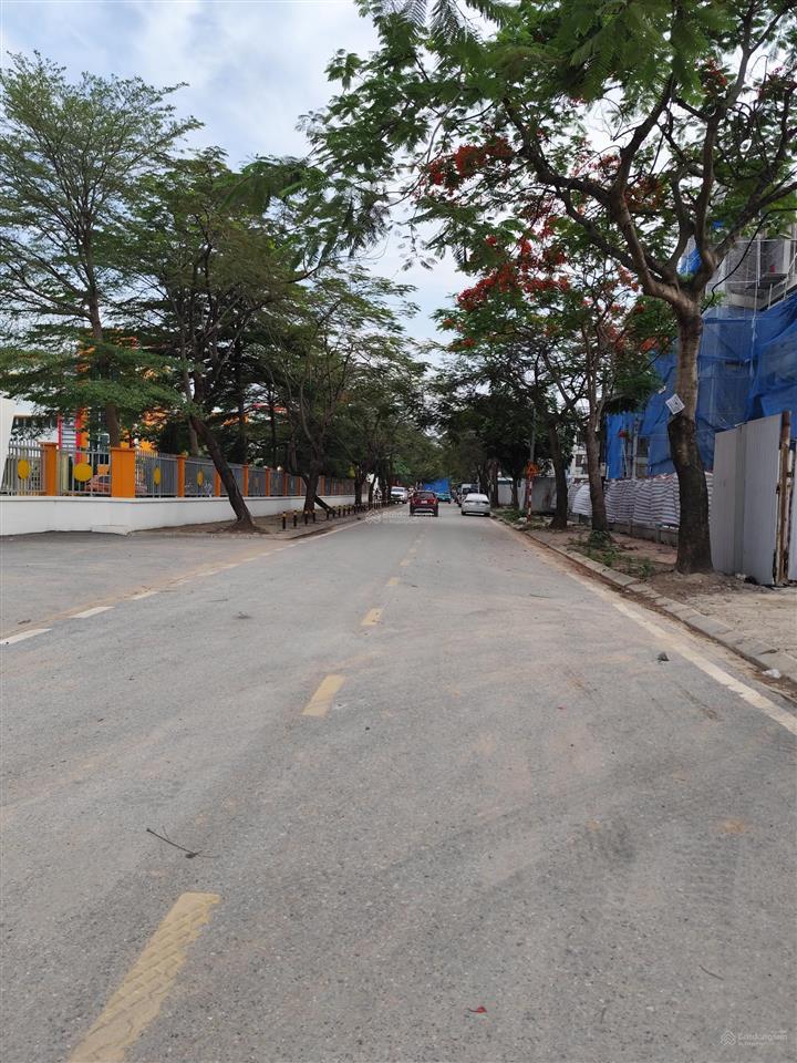 Bán đất cổ linh 105m² , mt 5,5m vỉa hè ôtô tránh kinh doanh gía chào 28,5 tỷ có tl .