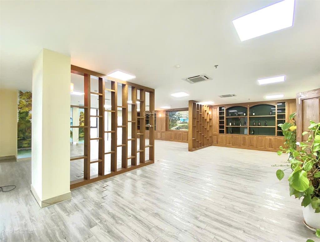 Cho thuê nhà mặt phố lâm hạ, dt 250m2 , mt 9 m, nhà mới, thông sàn.