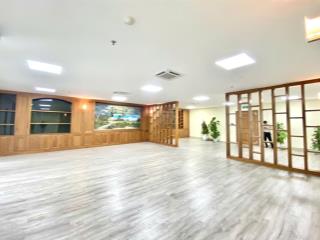 Cho thuê nhà mặt phố lâm hạ, dt 250m2 , mt 9 m, nhà mới, thông sàn.