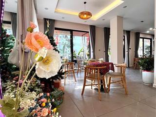 Cho thuê nhà mặt phố bùi thị xuân dt 200 m² x 3,5 tầng, mt 7 m, nhà có sân vườn.