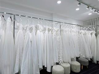 Cho thuê nhà mặt hàng cót dt 90m2 , lửng 20m2, mt 7,5m, riêng biệt, gần ngã tư, vị trí đẹp