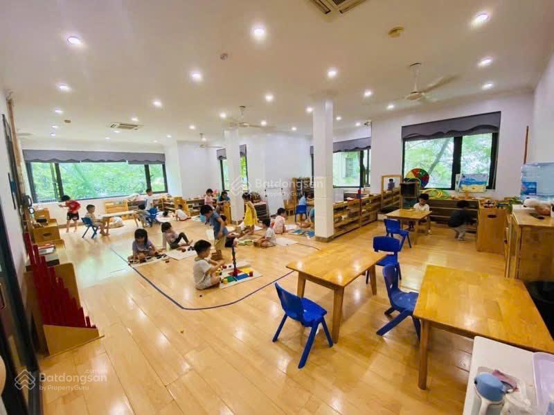 Cho thuê nhà mặt ngõ 622 minh khai 120m2 x 4 tầng, mt 22m lô góc, thang máy, thông sàn