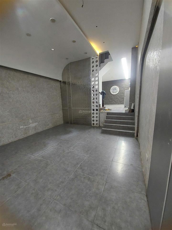 Cho thuê nhà mặt ngõ 2 ô tô thái hà 65m² x 5 tầng, mt 5m, đỗ xe được, nhà mới, gần ra phố lớn