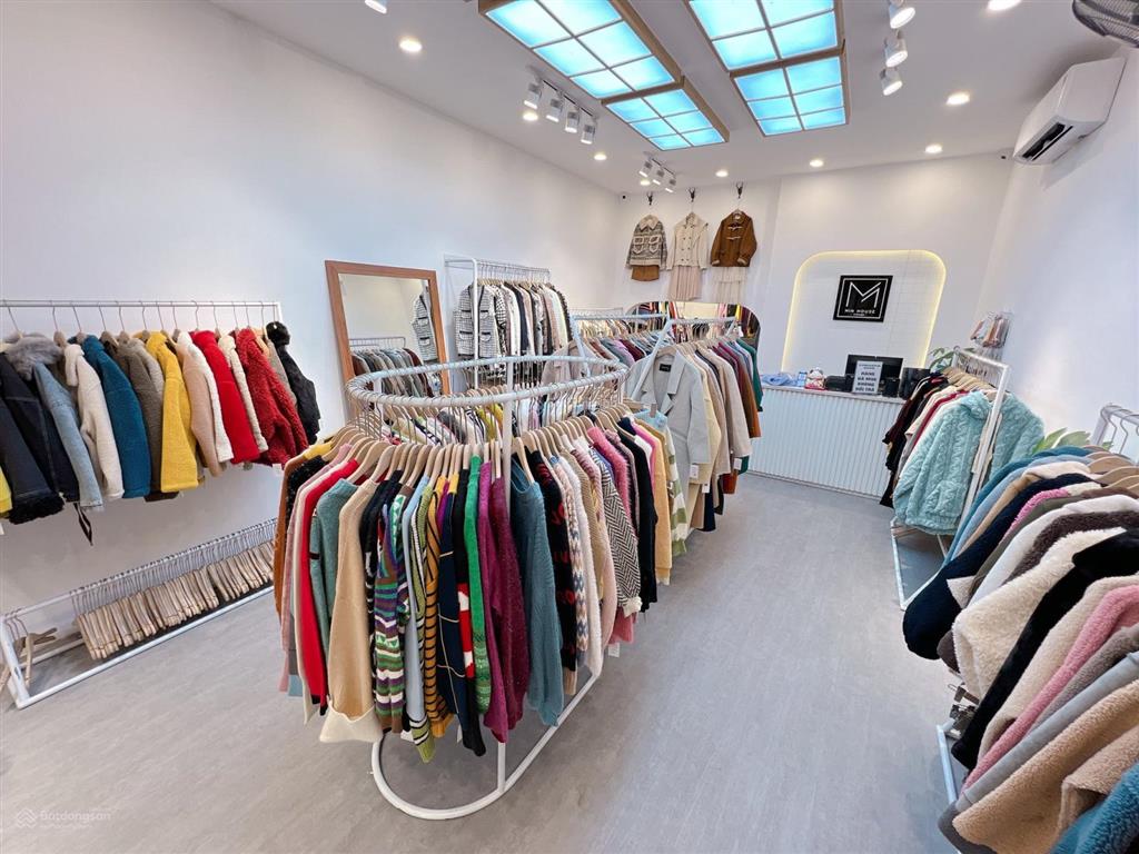Cho thuê nhà mặt phố trần quốc toản 42m2, mt 4 m, 22 tr, nhà đẹp.