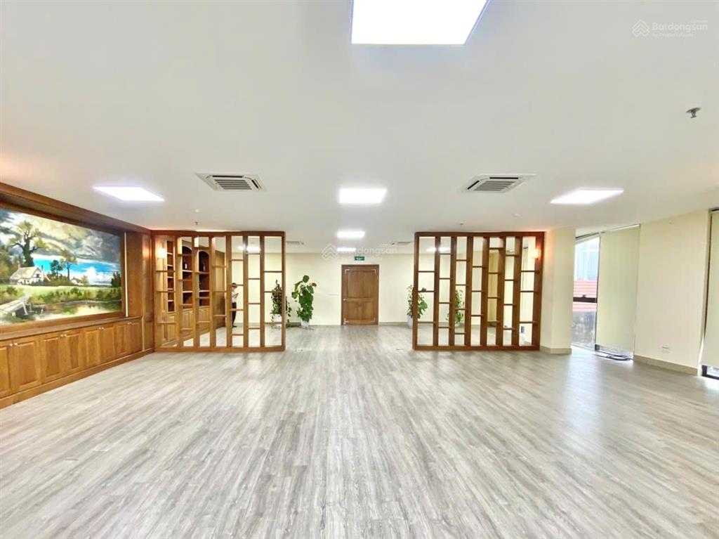 Cho thuê nhà mặt phố mai hắc đế 70 m2 x 2 tầng, mt 7 m, nhà mới, thông sàn, vị trí đẹp