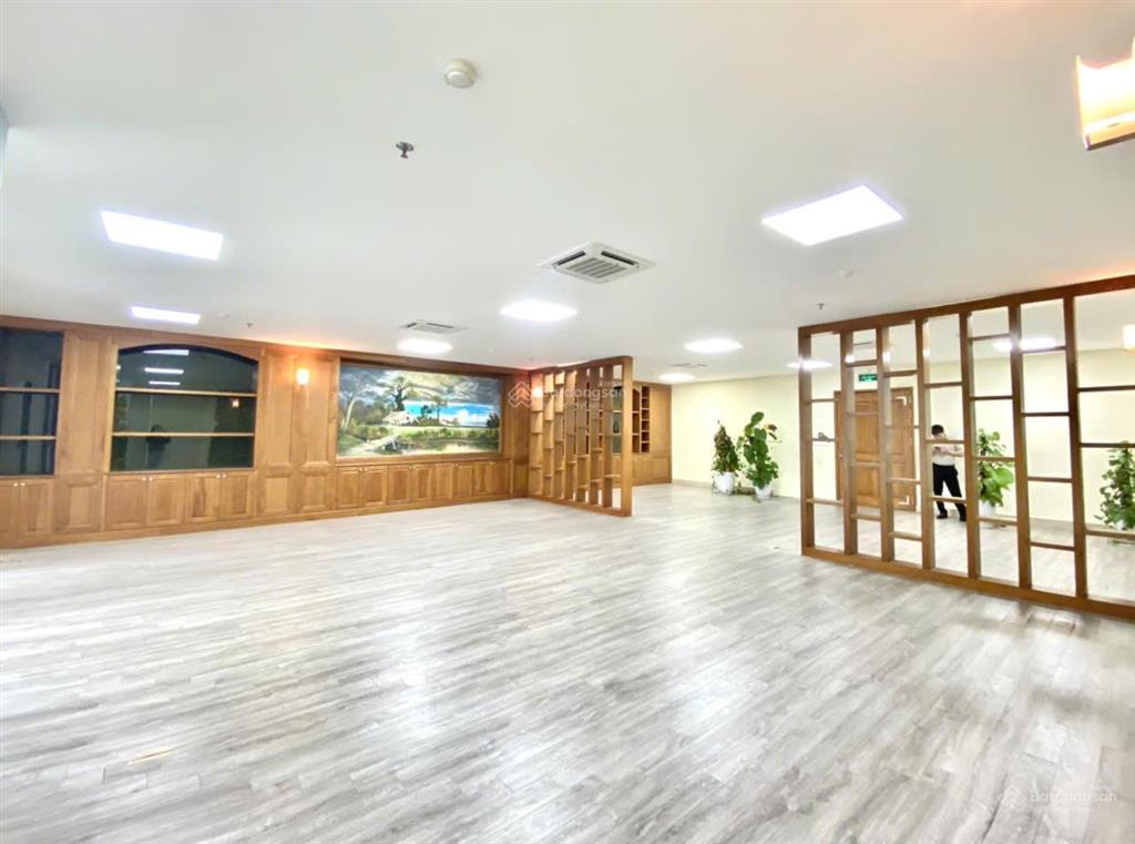 Cho thuê nhà mặt phố mai hắc đế 70 m2 x 2 tầng, mt 7 m, nhà mới, thông sàn, vị trí đẹp