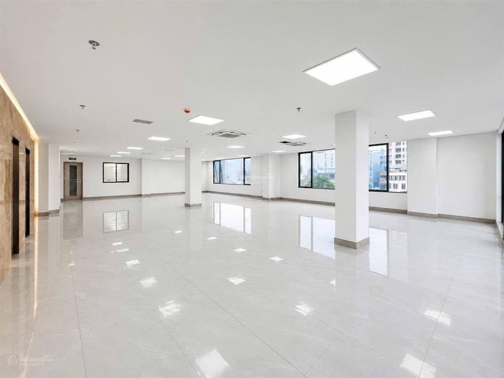 Nhà mới  thang máy  hầm  pccc  vỉa hè rộng  mp trần khát chân 150m2 x 5 tầng, mt 8m