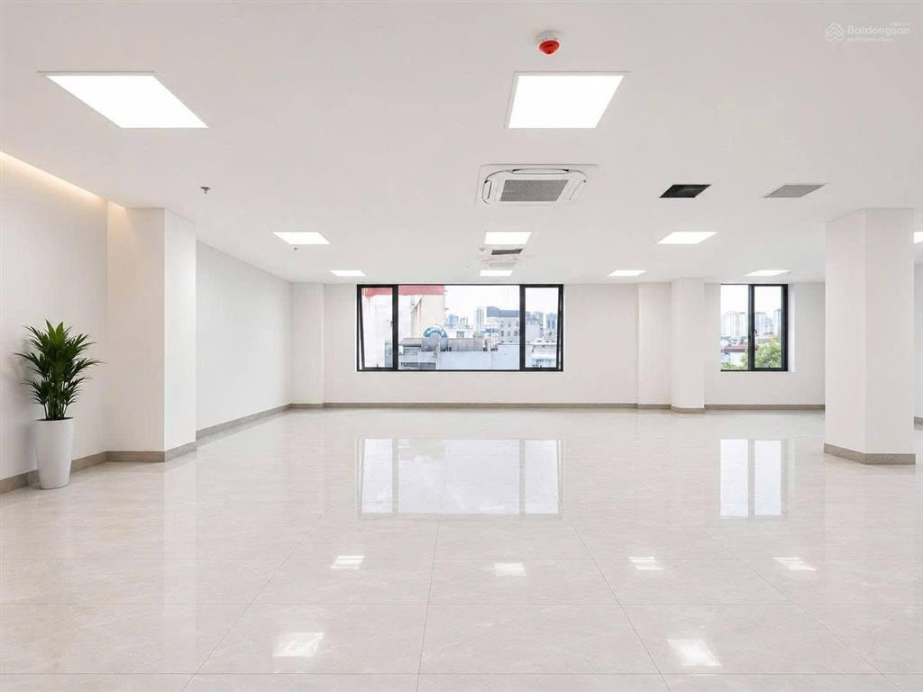 Nhà mới  thang máy  hầm  pccc  vỉa hè rộng  mp trần khát chân 150m2 x 5 tầng, mt 8m