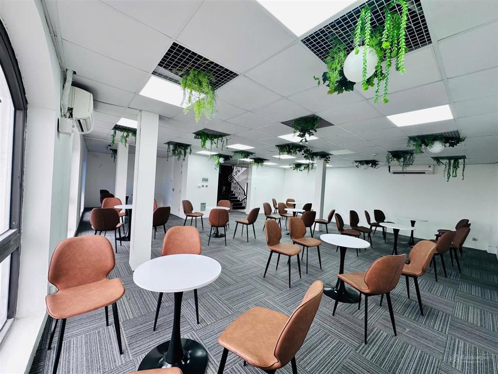 Cho thuê mp minh khai  76m² x 3 tầng  mt 11m  nhà mới thông sàn  gần timescity  vỉa hè rộng.