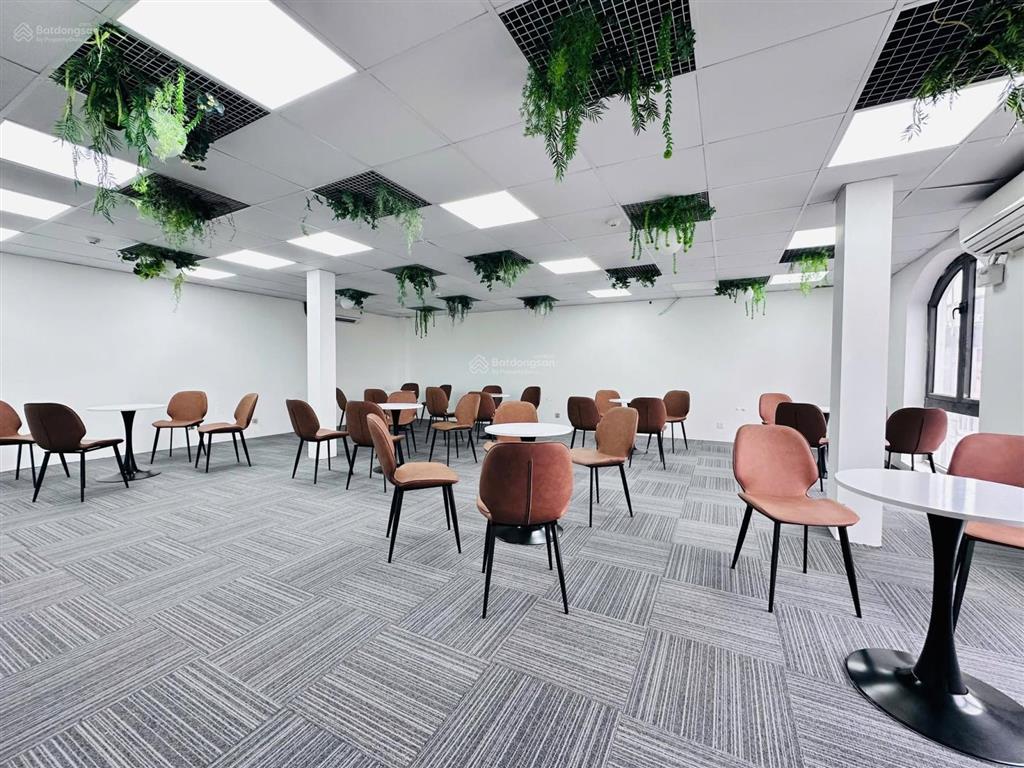 Cho thuê mp minh khai  76m² x 3 tầng  mt 11m  nhà mới thông sàn  gần timescity  vỉa hè rộng.