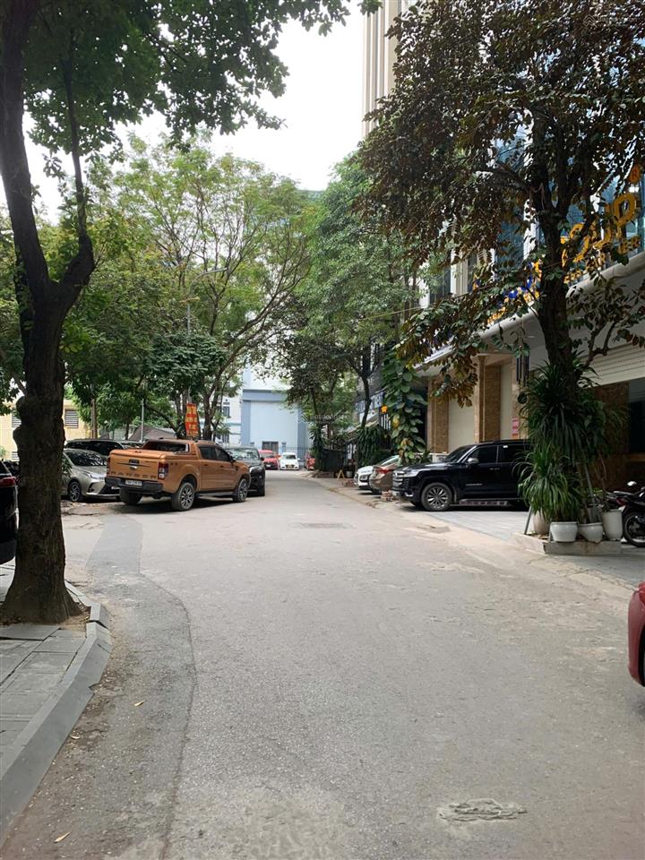 Chính chủ cho thuê văn phòng tại dịch vọng hậu, duy tân. dt 120m2 giá 31tr/tháng. có thang máy, hầm