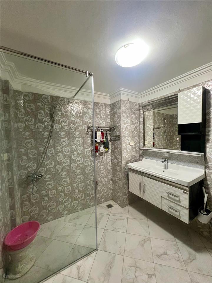 Bán nhà riêng phố dịch vọng hậu , diện tích 37m2. sổ đỏ