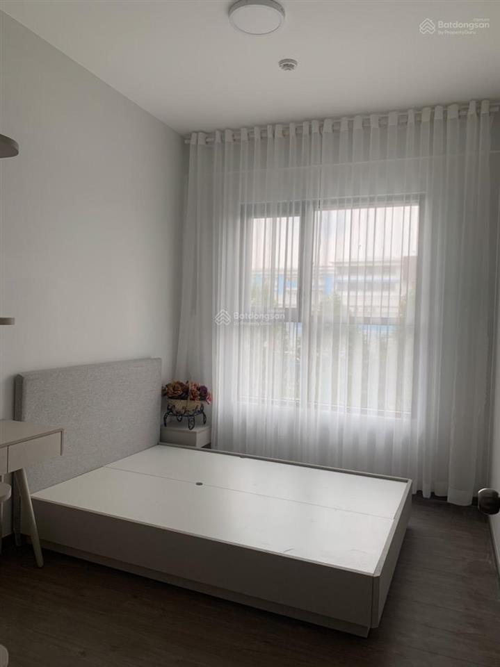 Cho thuê westgate 69m2 (2pn, 2wc) có ban công, gường tủ giá 8tr