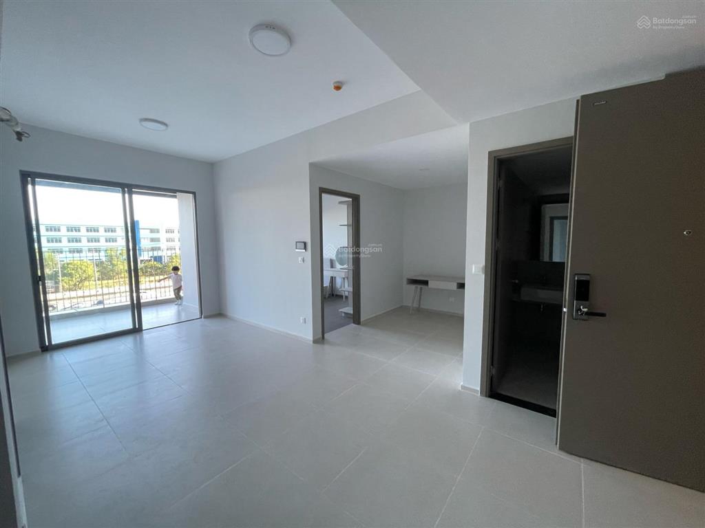Cho thuê westgate 69m2 (2pn, 2wc) có ban công, gường tủ giá 8tr