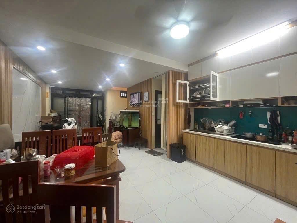 Siêu phẩm đẹp trai có 102, lô góc, 30s là ra phố