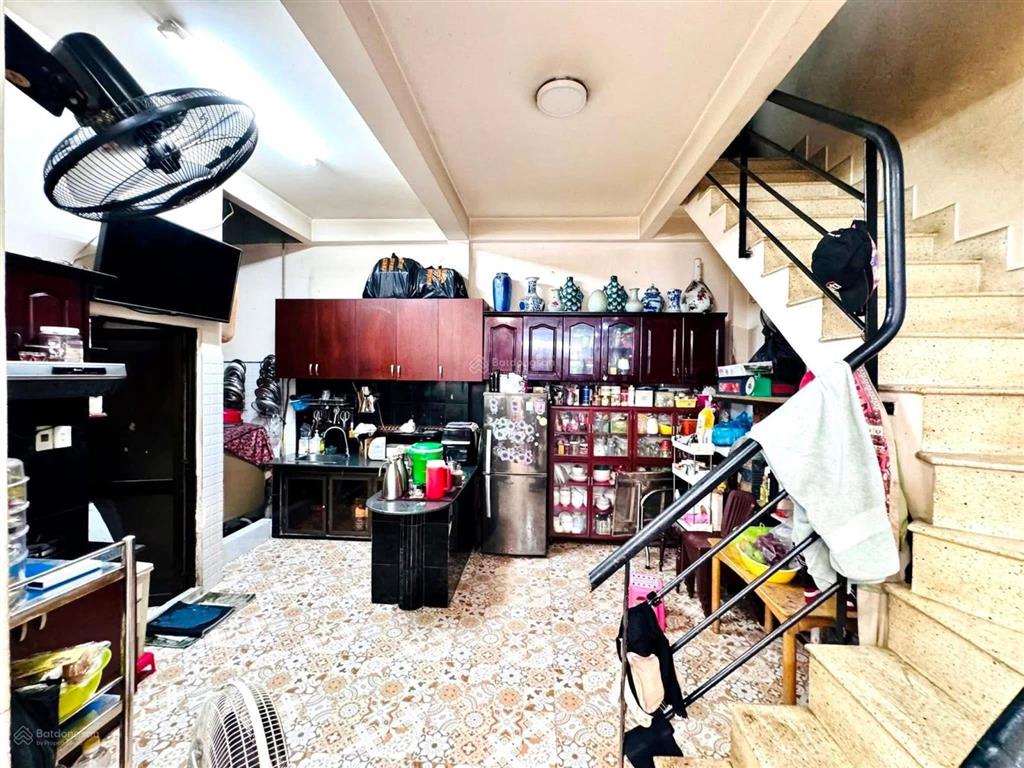 Hẻm xe tải, gần ngã tư hàng xanh, 6x9m,
3 tầng 4pn chỉ 7.6 tỷ