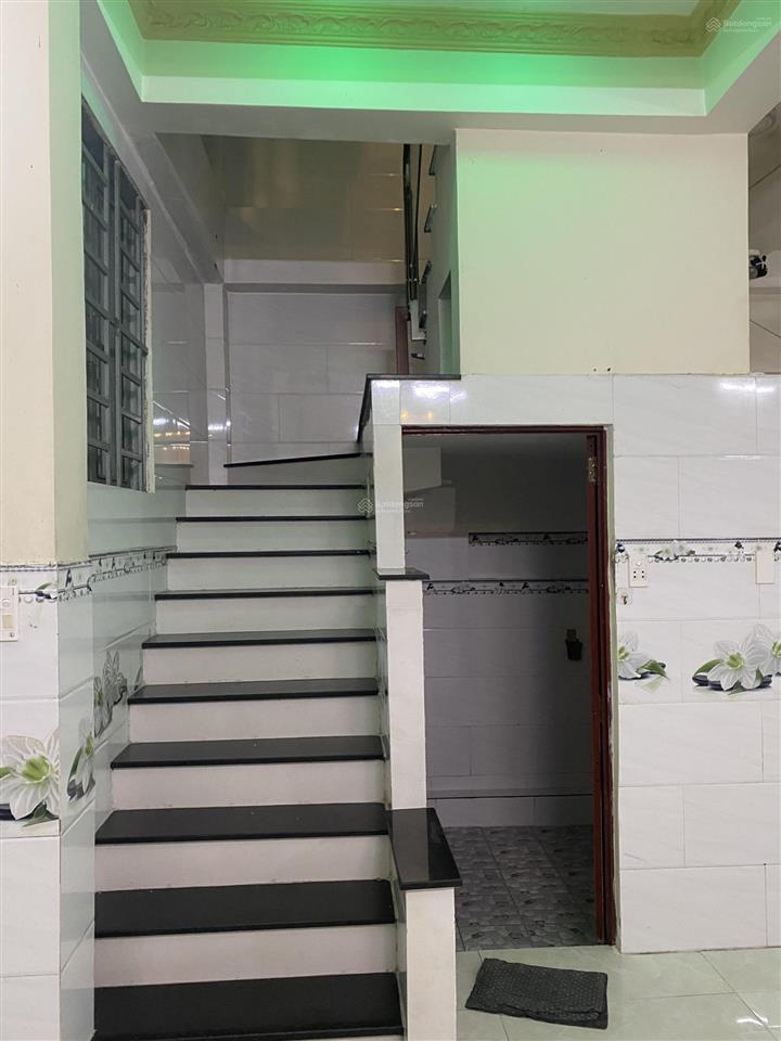 Mùa world cup,bán nhà 60m2,6pn,4wc,khu vực tân hương, hẽm xe hơi trước nhà , p phú thọ hoà,tân phú