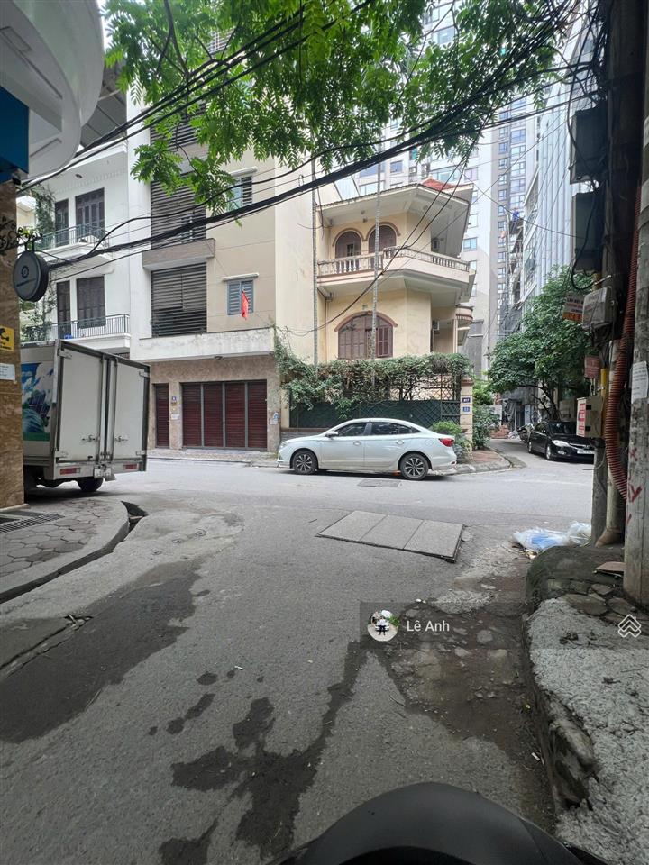Cho thuê nhà riêng ngõ ô tô tránh tại trung kính. 75m2. mt 5,5m xây 4 tầng giá 24,5tr có tl