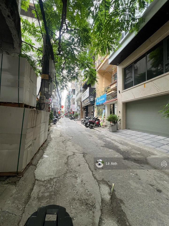 Cho thuê nhà riêng ngõ ô tô tránh tại trung kính. 75m2. mt 5,5m xây 4 tầng giá 24,5tr có tl
