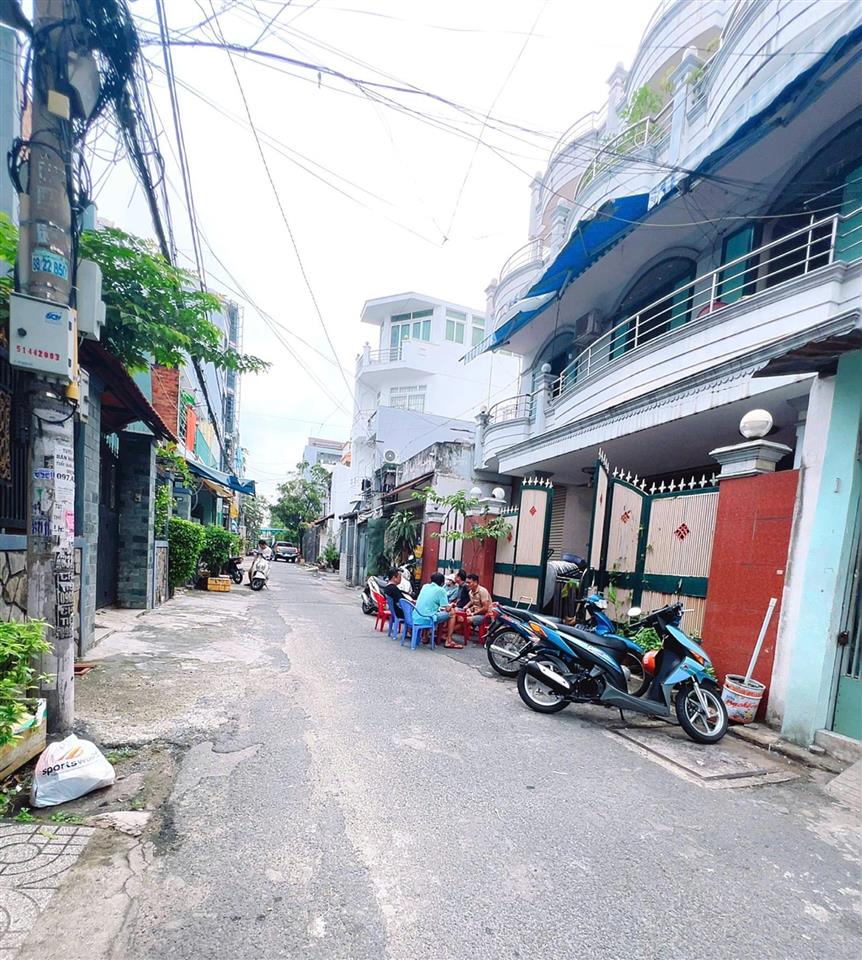 Mặt tiền nội bộ  nguyễn lộ trạch (ngay gò dầu) ngang gần 5m chỉ 8,2 tỷ