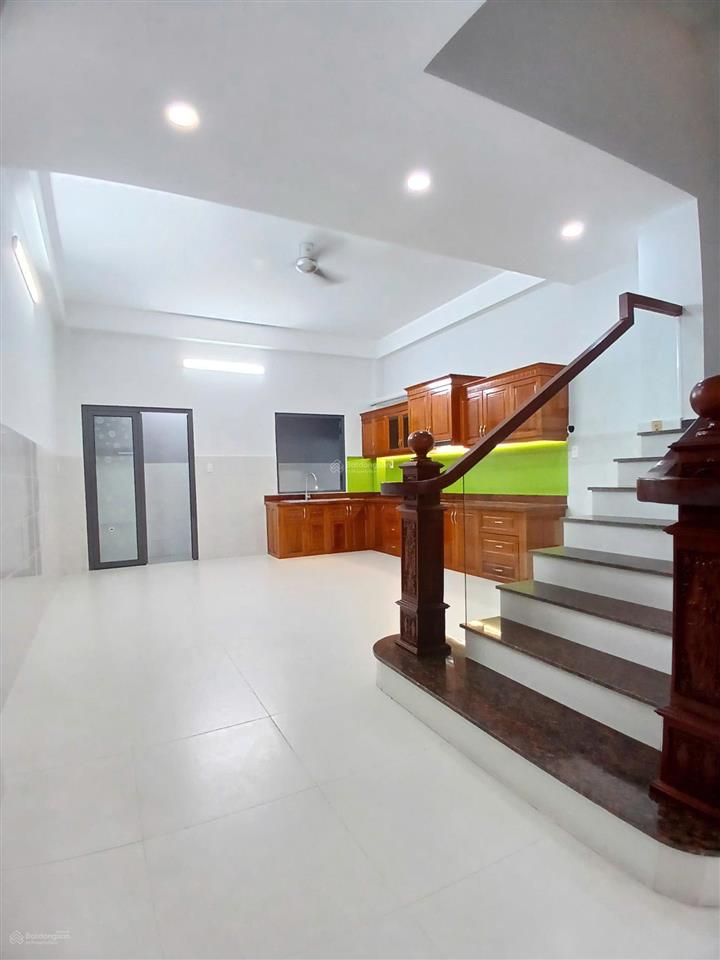 Nhà diện tích lớn (5mx17m, 84m2)  gò dầu  đúc 3.5 tấm  4pn, 6wc, giá 7.8 tỷ