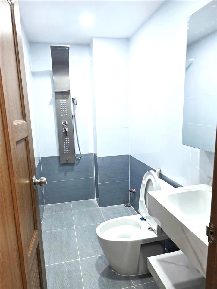 Nhà mới 100% có thang máy thoại ngọc hầu (4mx17m, đúc lửng 3 lầu)  chỉ 11.5 tỷ tl