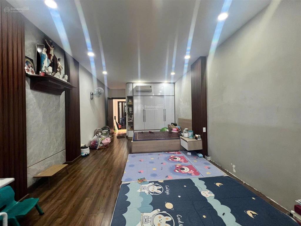 [hạ giá sâu] nhà tân hương đường nhựa thông 8m (4mx18m) trệt 3 lầu, 6 phòng ngủ